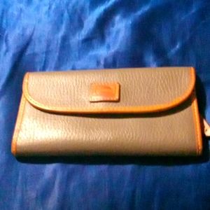 Dooney and bourke wallet